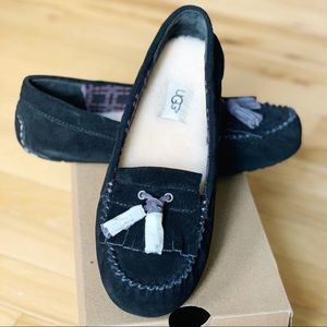 UGG Lizzy moccasin slippers/shoes size 8